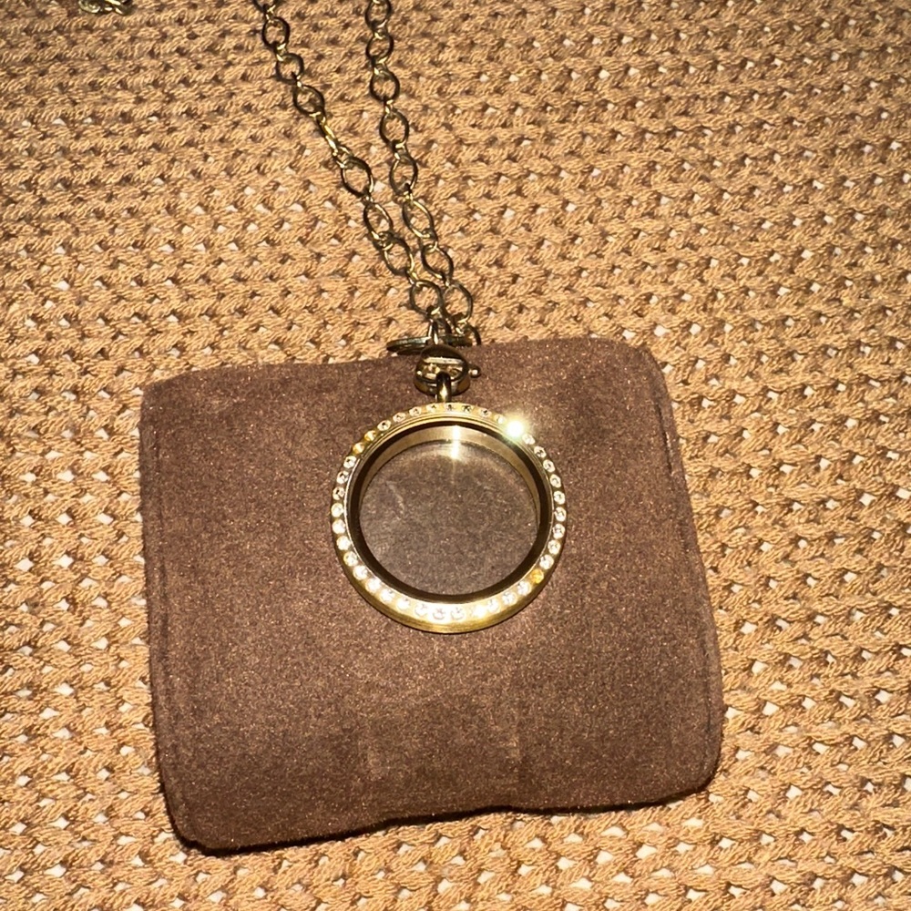 Origami Owl Gold Pendant Necklace